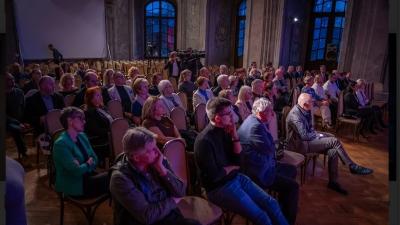 Rendhagyó programmal zárta az évet Egerben a VOSZ Páholy